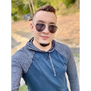 Meet your Posher, Aníbal